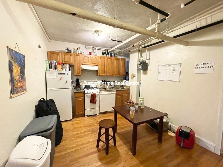 Building Photo - 80 Saint Stephen St