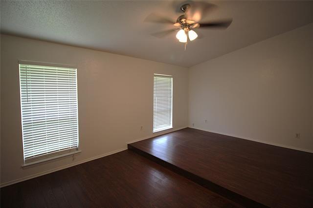 Building Photo - 2805 Meadow Park Dr