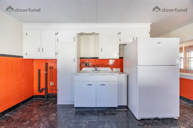 Building Photo - 12 Page St