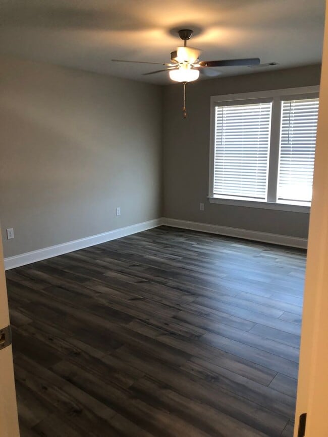 Building Photo - 133 Hunters Hill Wy