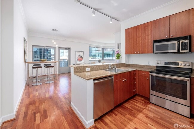 Building Photo - 246 2nd St