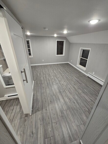 Building Photo - 244 Vandervoort St