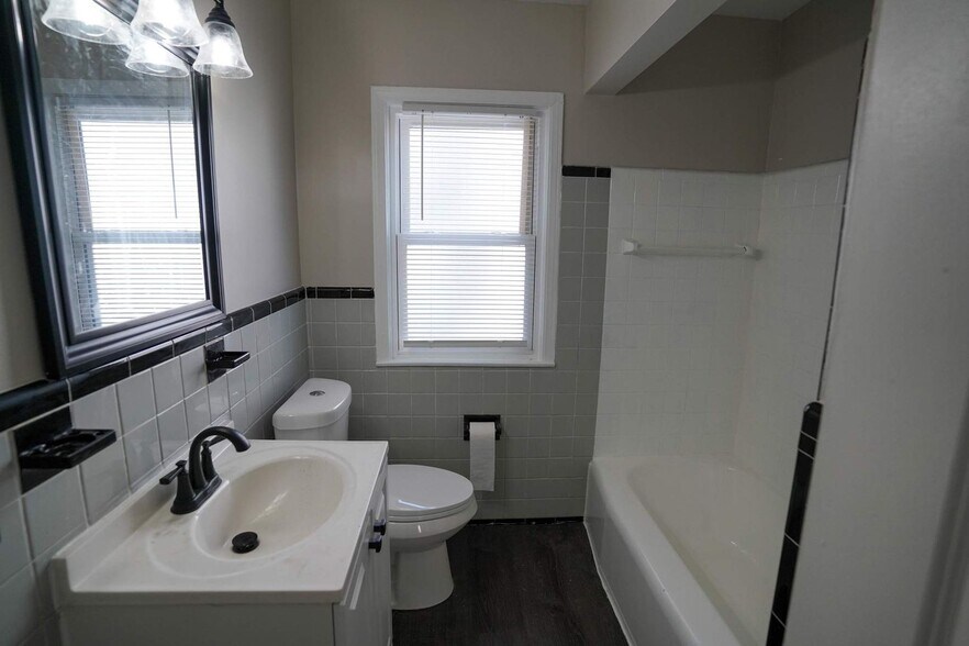 Building Photo - Fully Renovated 3-Bedroom Home – Move-In R...