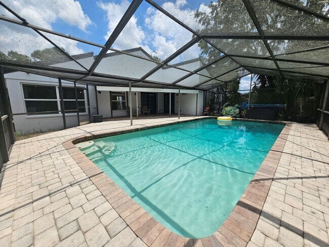 Building Photo - Beautiful 3/2 Pool Home