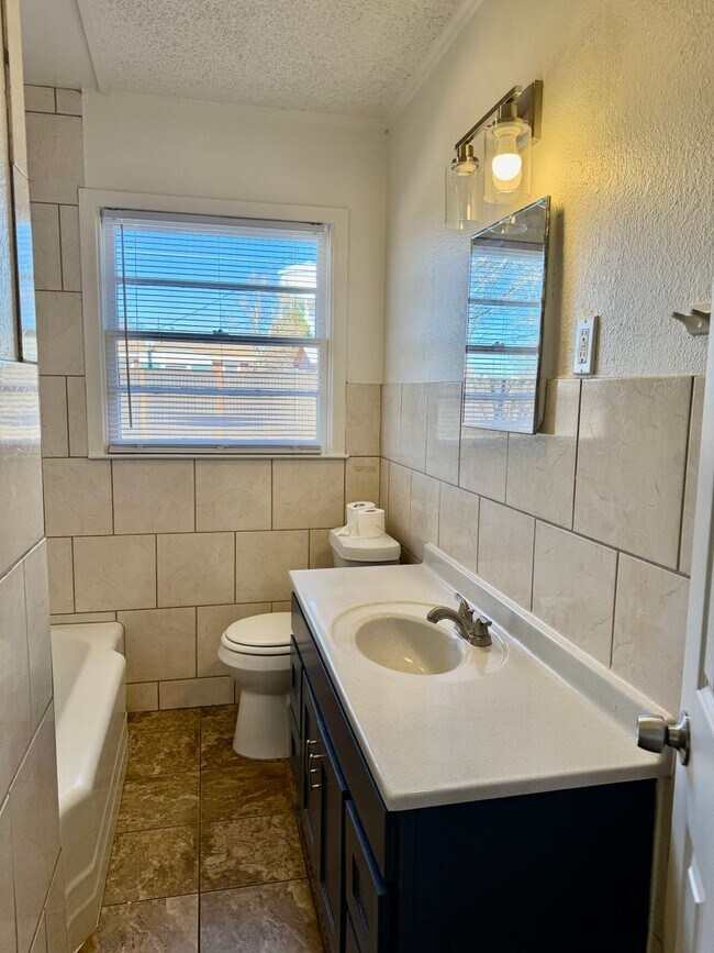 Building Photo - Fully Remodeled 4 Bedroom / 3 Bath Home with Two Primary Suites!