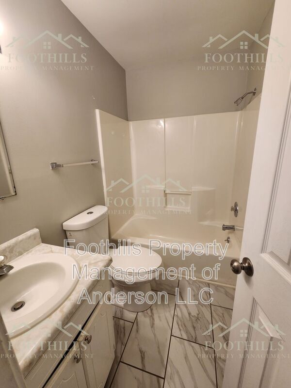 Building Photo - 613 N Pointe Creek
