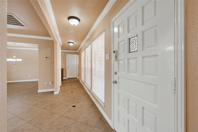 Building Photo - 7323 Log View Dr