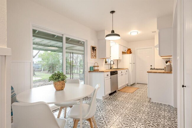 Building Photo - 407 Westmorland Dr