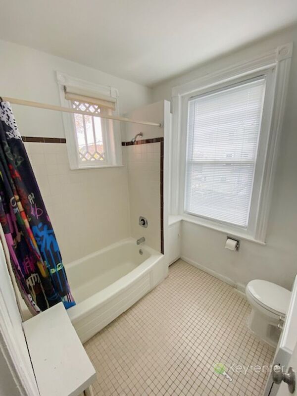 Building Photo - 16 N Rigby Ave