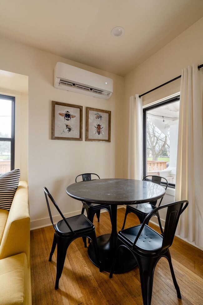 Building Photo - 3324 SE 24th Ave