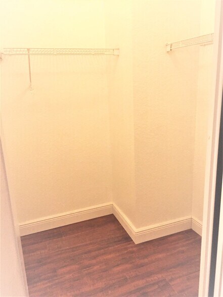 Building Photo - 14300 SW 159th Pl
