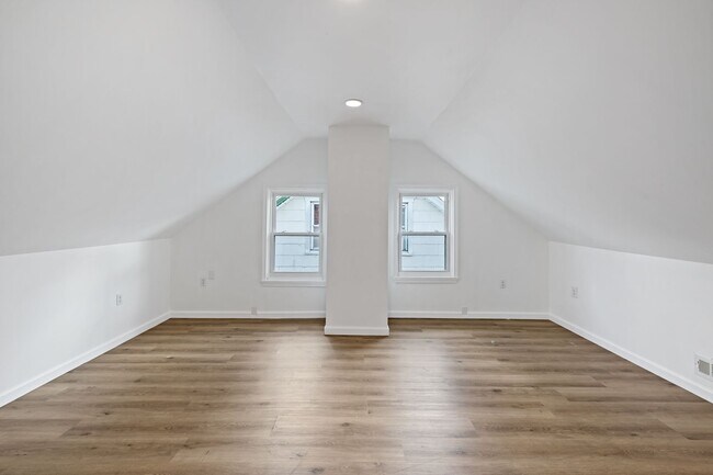 Building Photo - Spacious 4 Bedroom | 1.5 Bath | 1 Car Garage For Rent -Northampton PA