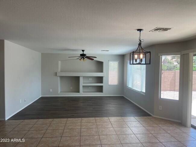 Building Photo - 3517 E Crescent Way