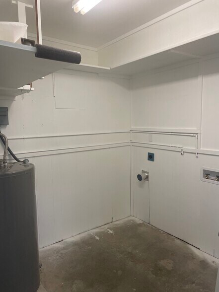 Laundry room - 2310 Racine Dr
