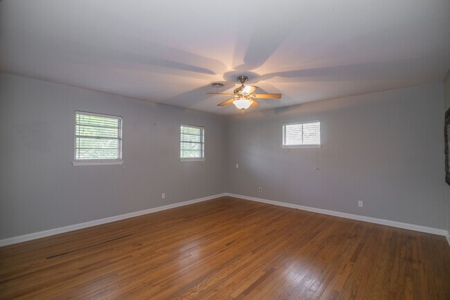 Building Photo - 6304 Ridgecrest Dr