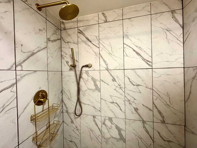 Building Photo - 214 Miracle Strip Pkwy SW