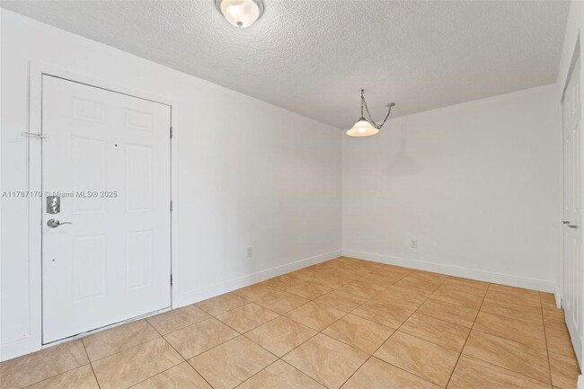 Building Photo - 9375 Fontainebleau Blvd