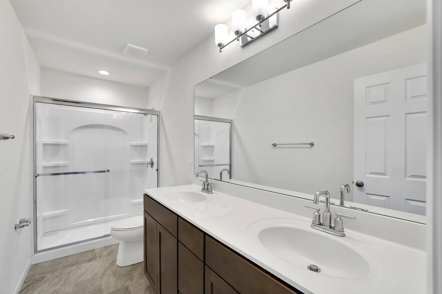 Building Photo - 728 Courtshire Crossing