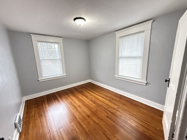 Building Photo - 1528 Vermont Ave