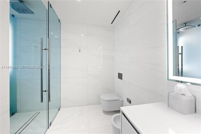 Building Photo - 300 Biscayne Blvd Way