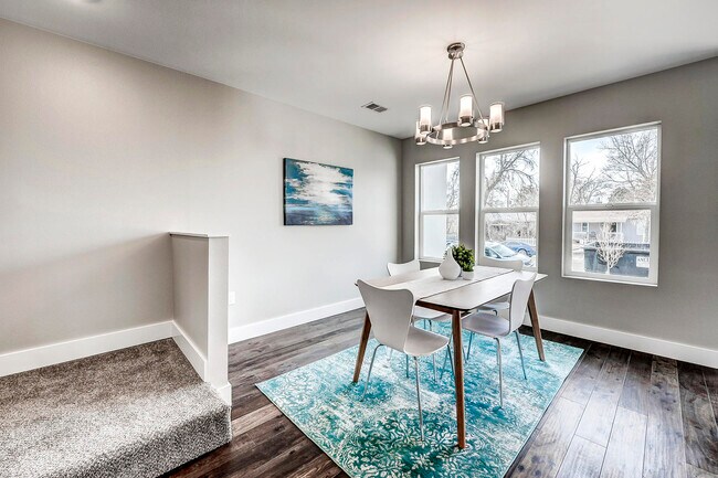 Dining Area - 2924 S Delaware St