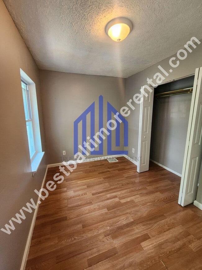 Building Photo - Spacious 3 Bedroom in East Baltimore