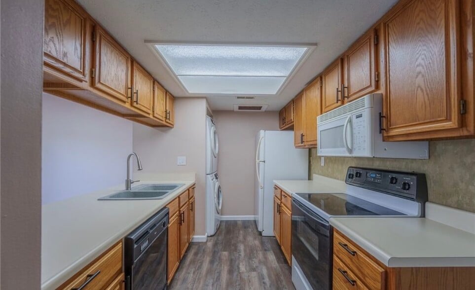 Building Photo - 2342 Raider Dr