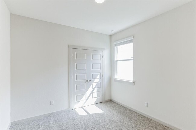 Building Photo - 217 Grns Byu Trl