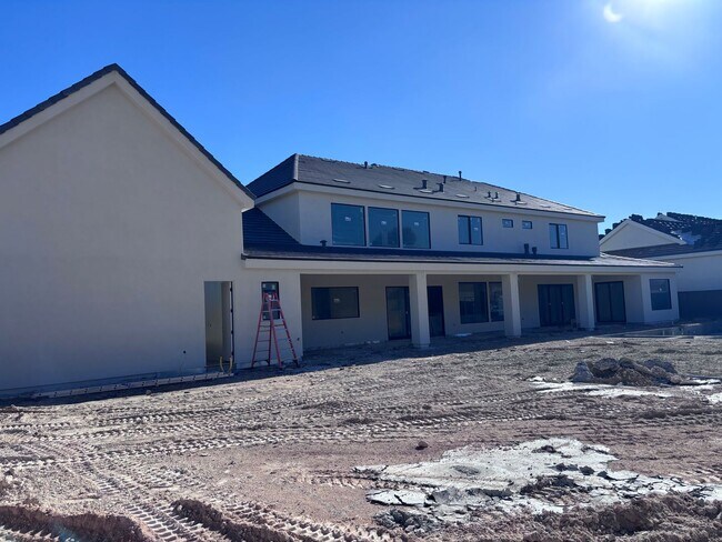 Building Photo - Gorgeous 7 bed 8 bath home with Swimming Pool and RV Garage