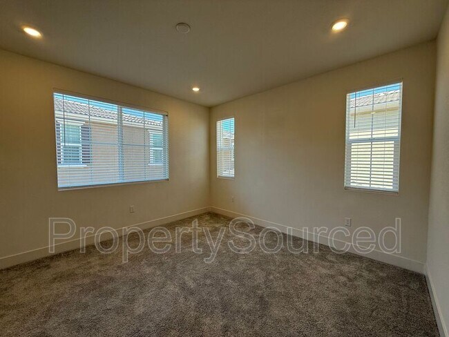 Building Photo - 1724 Jade Pl