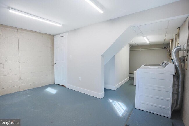 Building Photo - 21411 Montgomery Ave