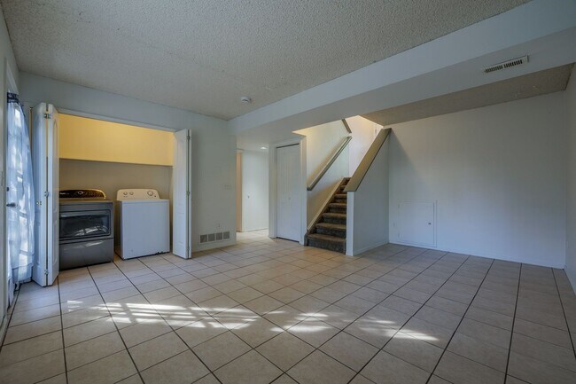 Building Photo - 5108 Hawk Springs Dr