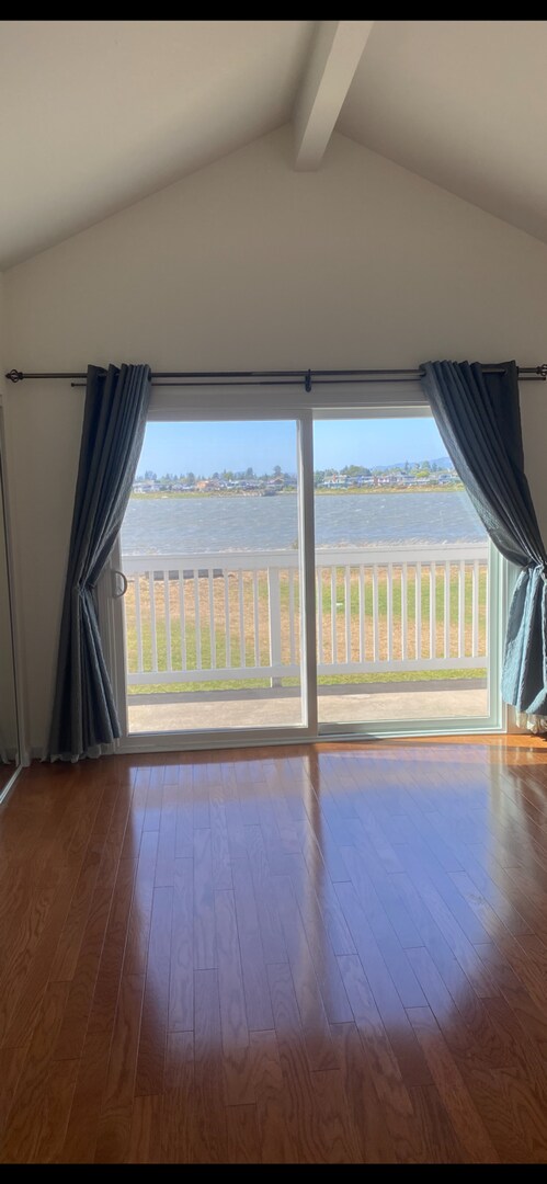 Building Photo - Alameda's most sought after gated communit...