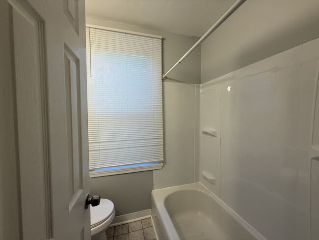 Building Photo - 1104 Baring St