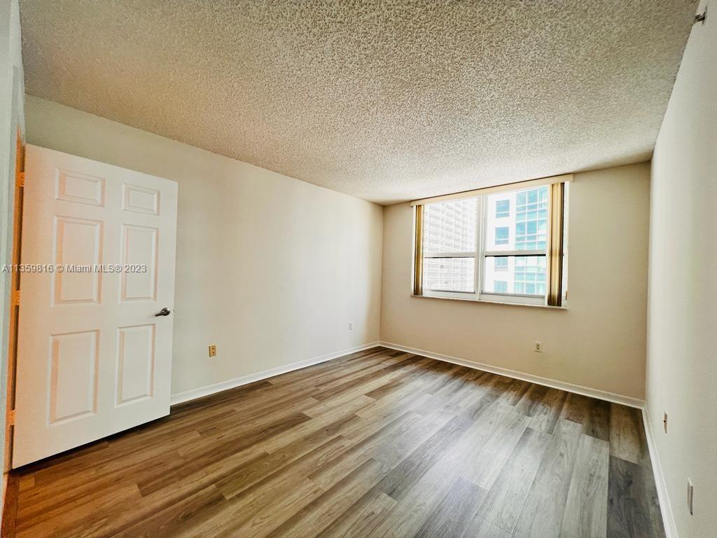 Building Photo - 1155 Brickell Bay Dr