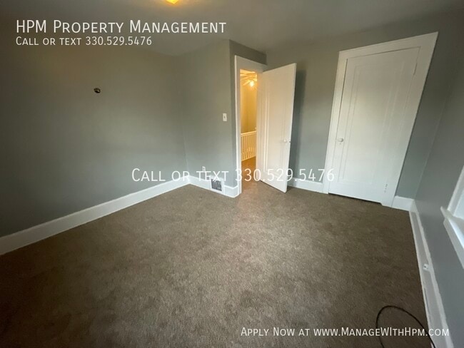 Building Photo - 866 S Hawkins Ave