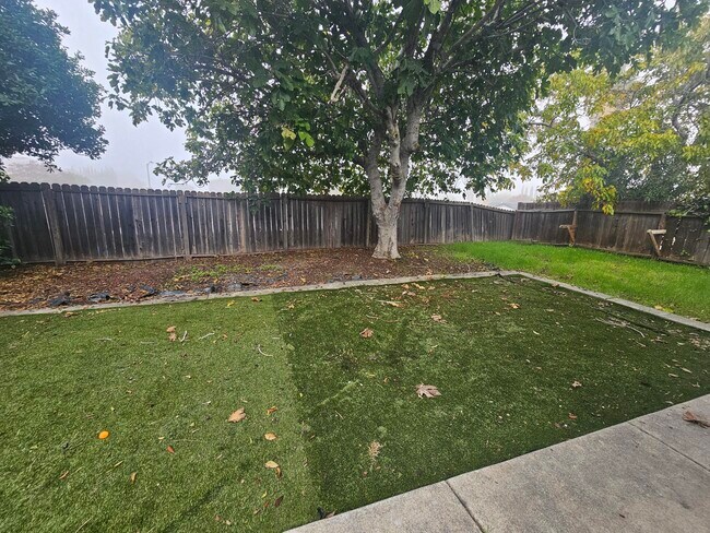 Building Photo - 2253 Hamlin Dr