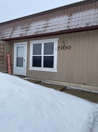 Building Photo - 2 bedroom, 1.5 bath 1,484 sqft