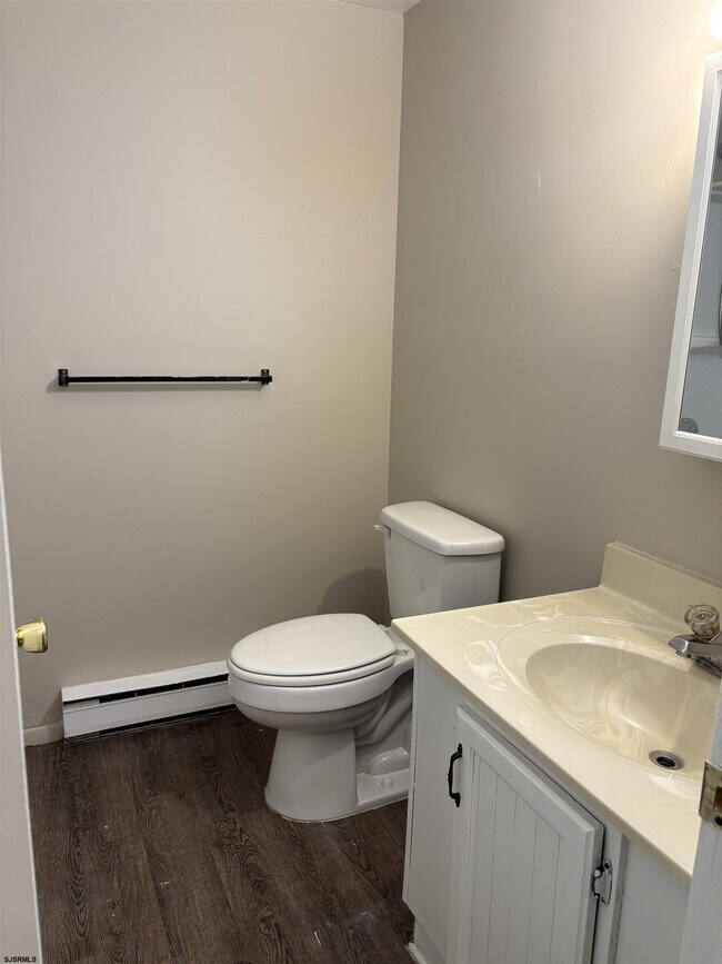 Building Photo - 409 Spruce Ave