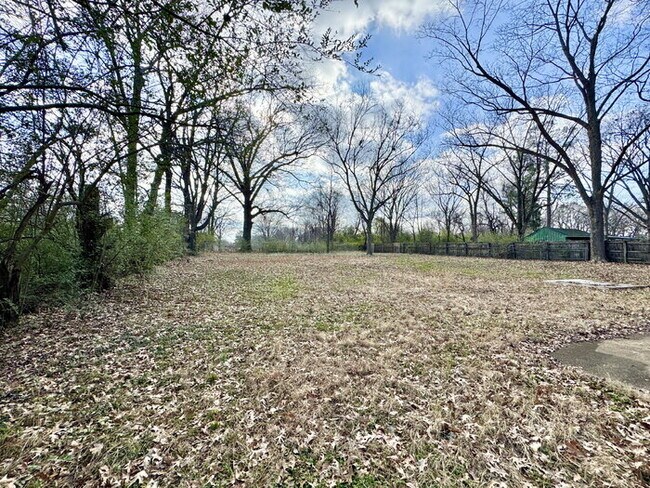 Building Photo - 1051 Mosby Rd