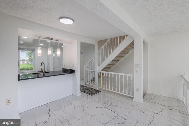 Building Photo - 9 Stillwood Cir