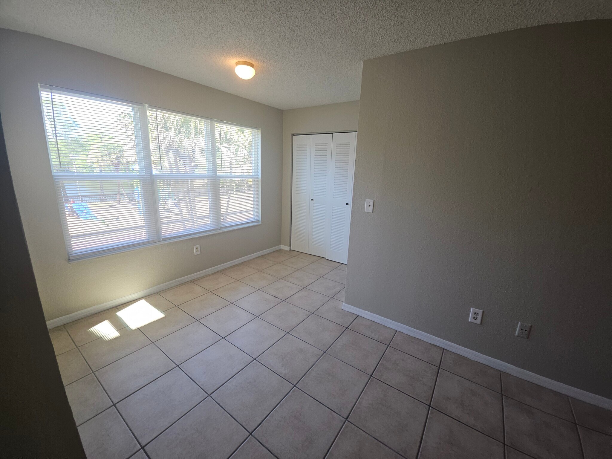 Building Photo - 4658 Commander Dr