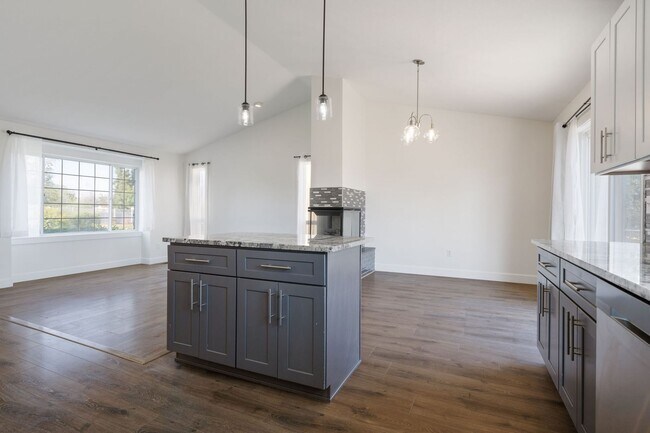 Building Photo - Spacious 4 Bed, 3 Bath Home | Central Vall...
