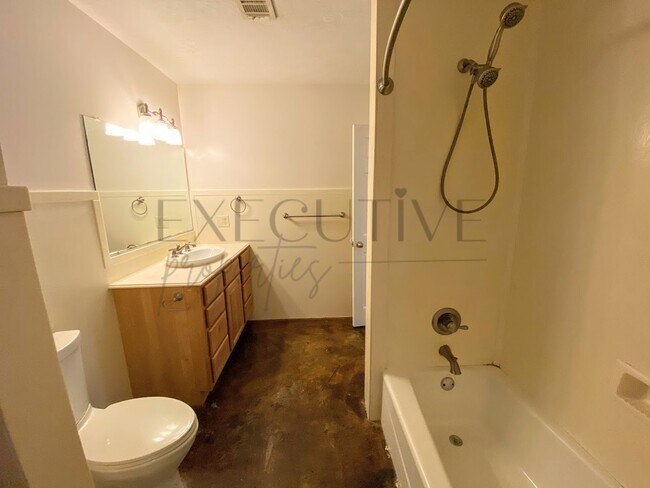 Building Photo - 3BR/2BA Home with Attached Garage & Fenced Backyard in an Established Lake Charles Neighborhood