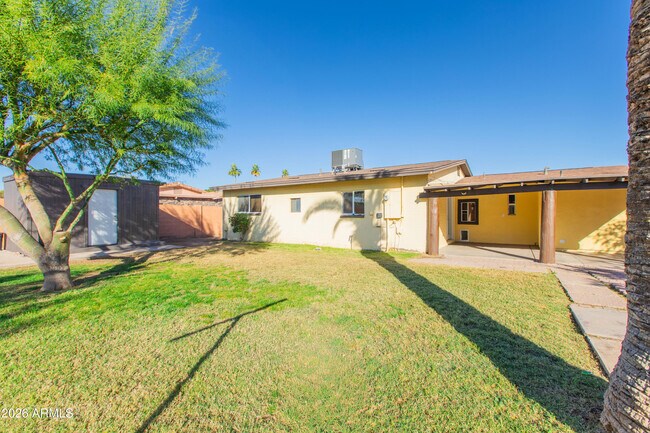 Building Photo - 1813 E Ellis Dr