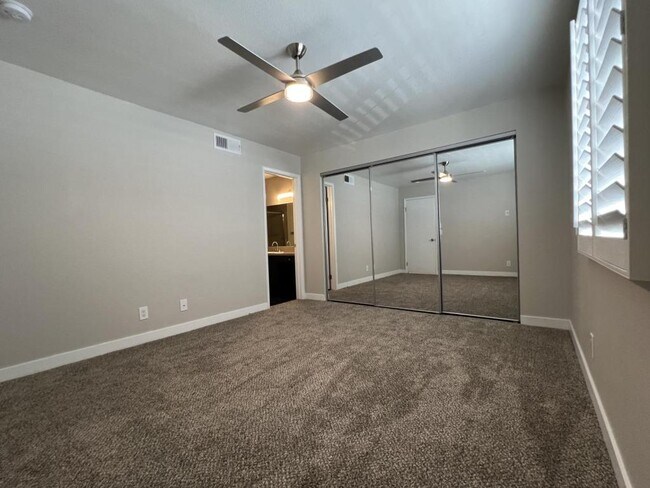 Building Photo - 7570 W Flamingo Rd