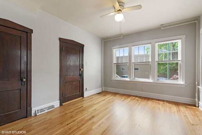 Building Photo - 1652 W Nelson St