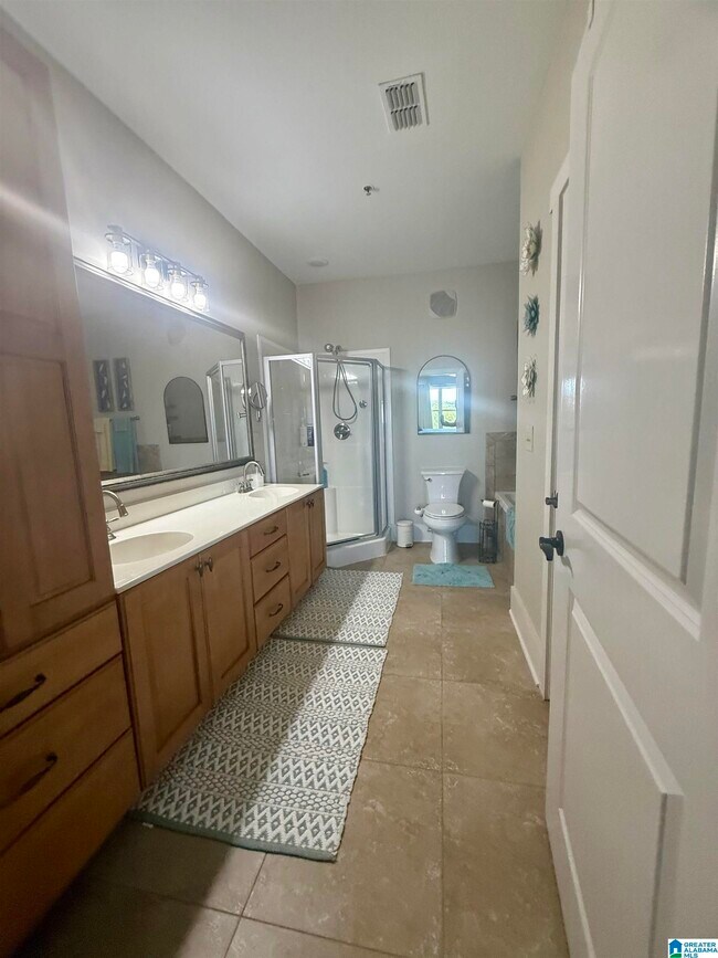 Building Photo - 475 River Forest Ln