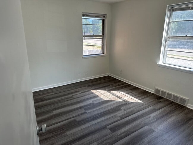 Building Photo - 2908 N Rockwood Dr