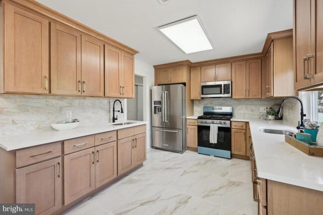 Building Photo - 747 Hedy Ave